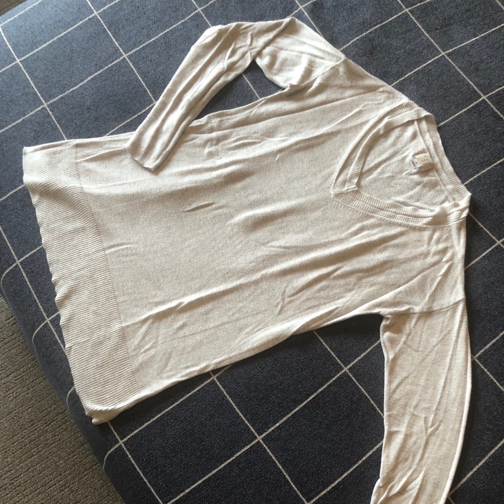 (2) V Neck Sweaters - Cream and Grey